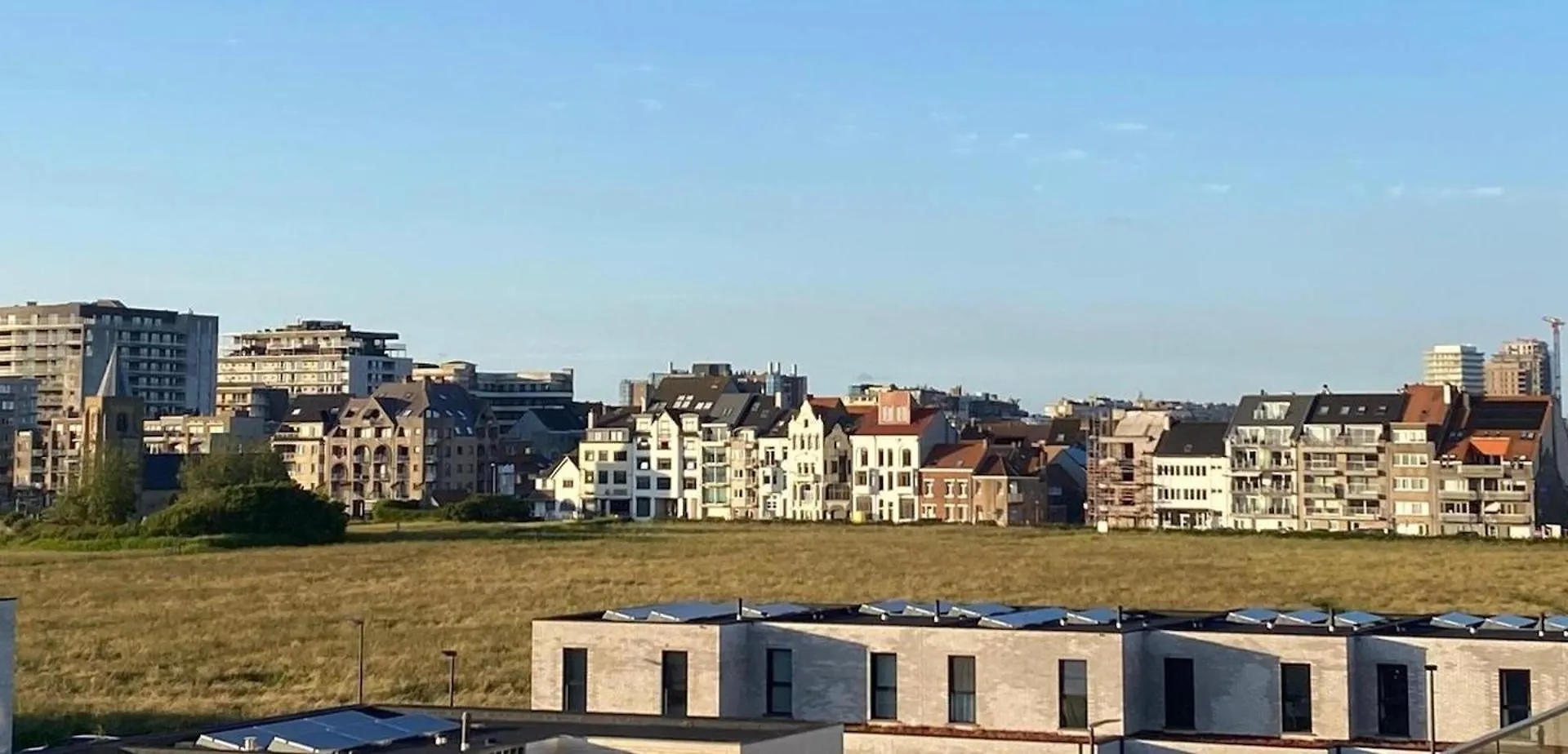Lichtrijk En Ruim Appartement Met Zeezicht - 5P Ostend Apartment