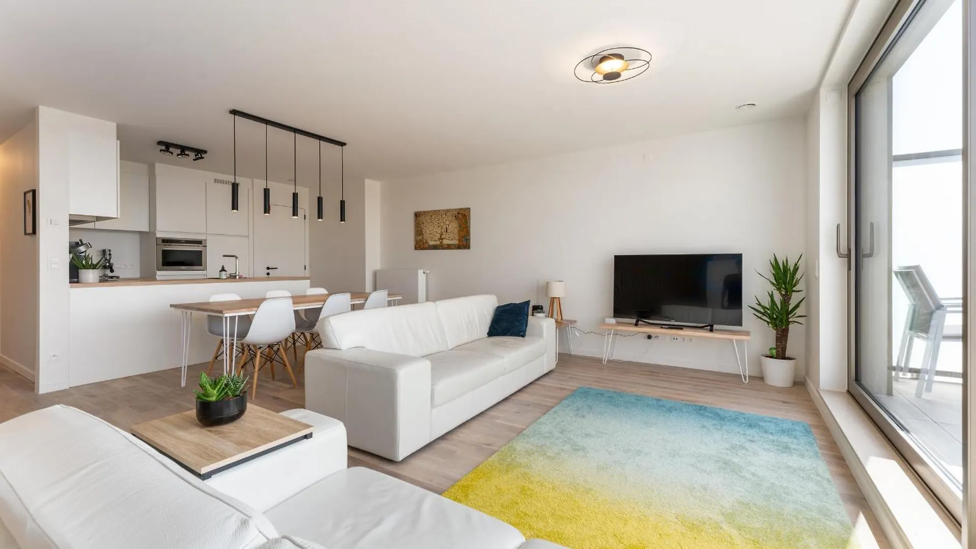 Lichtrijk En Ruim Appartement Met Zeezicht - 5P Ostend Belgium