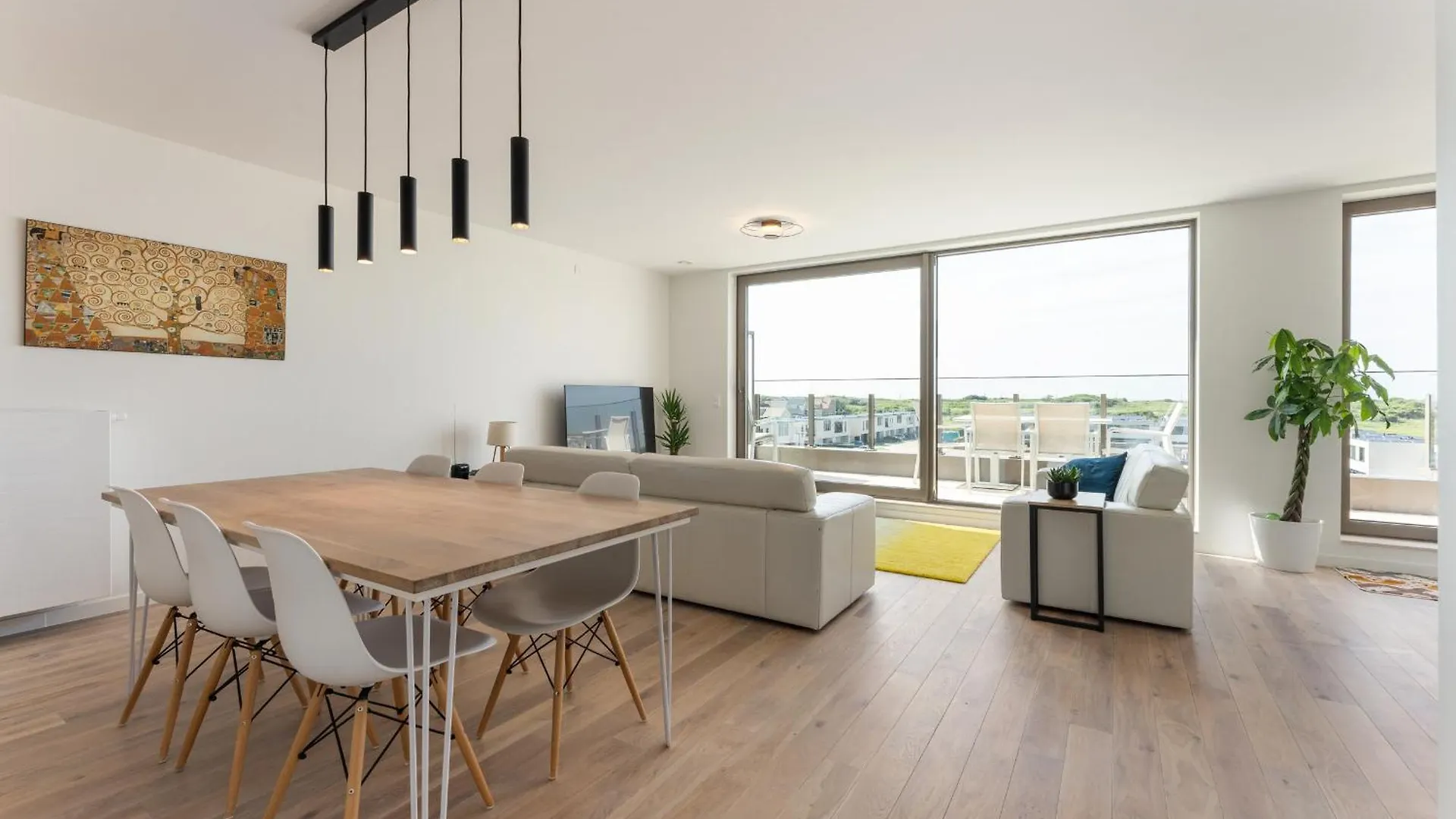 Lichtrijk En Ruim Appartement Met Zeezicht - 5P Ostend