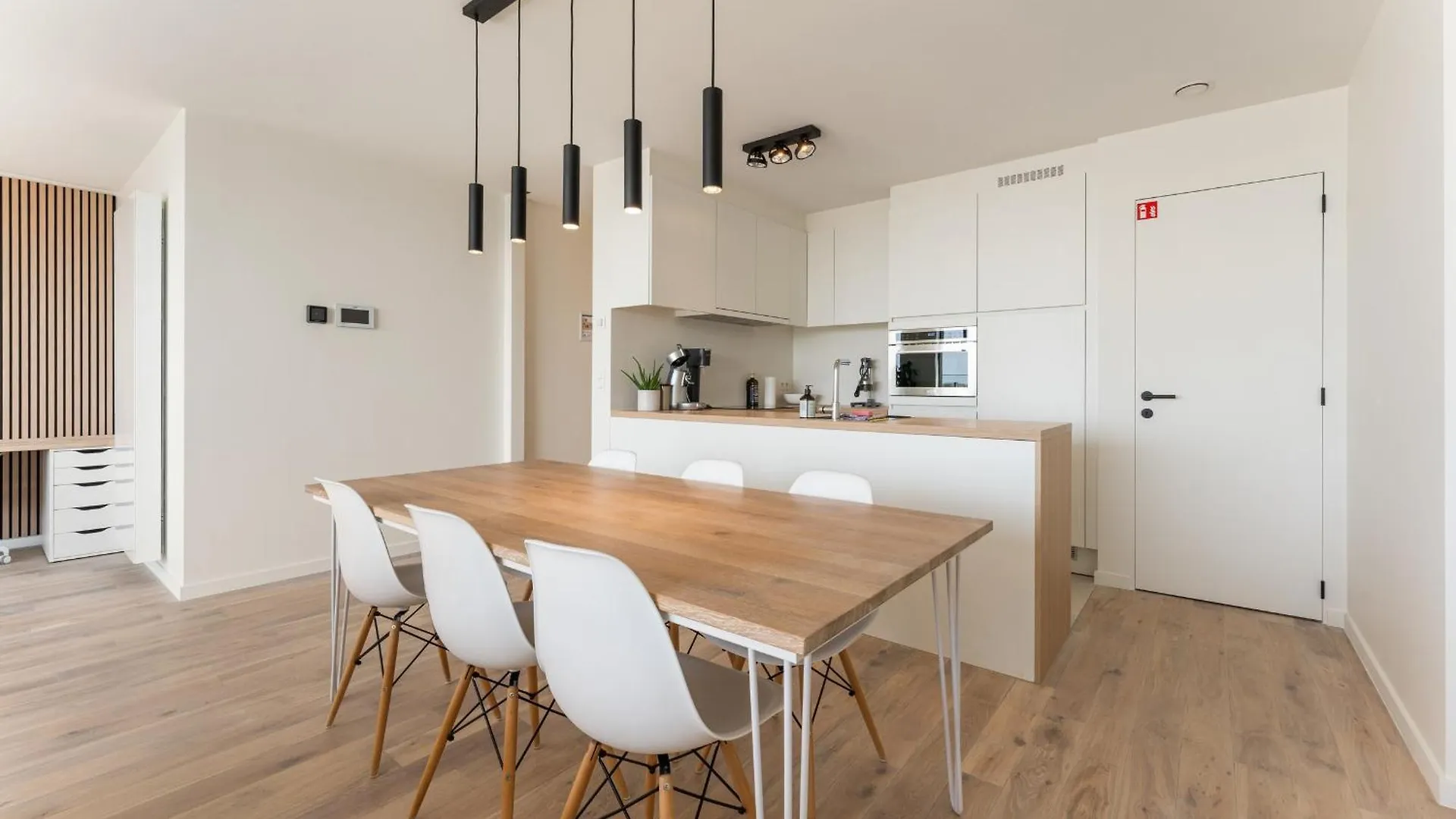 Lichtrijk En Ruim Appartement Met Zeezicht - 5P Ostend