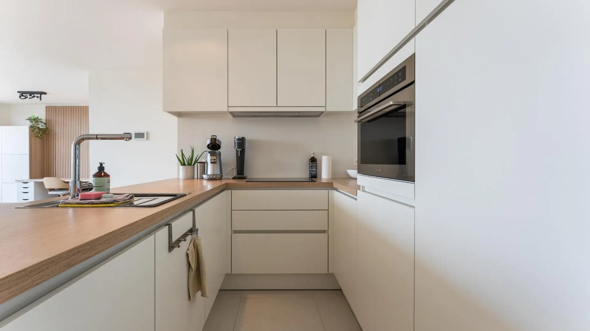 Lichtrijk En Ruim Appartement Met Zeezicht - 5P Ostend